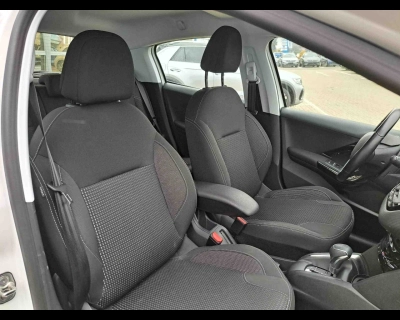 Peugeot 208 - SE-U75929 