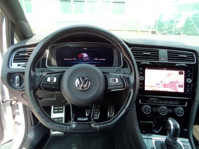 Volkswagen Golf - SE-U76815 