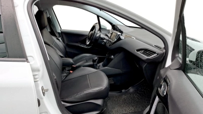 Peugeot 208 - SE-U79100 