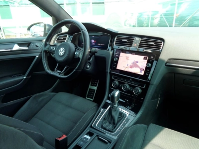 Volkswagen Golf - SE-U76815 