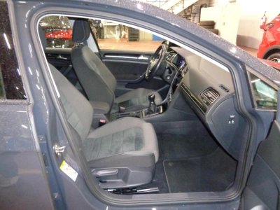 Volkswagen Golf - SE-U77927 