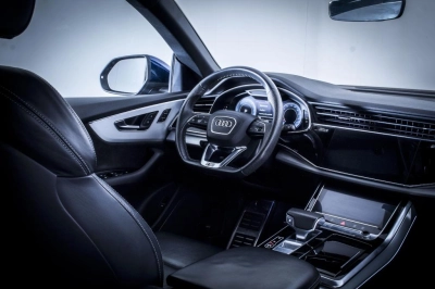 Audi Q8 - AU-U70886 