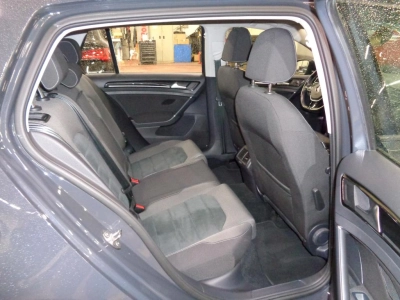 Volkswagen Golf - SE-U77927 