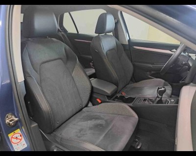 Volkswagen Golf - SE-U77727 