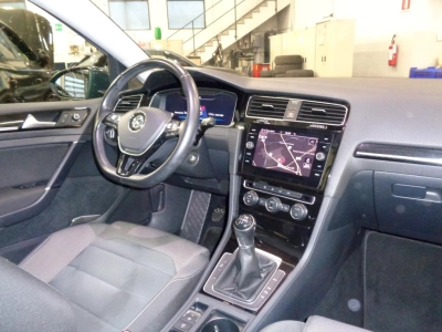 Volkswagen Golf - SE-U77927 