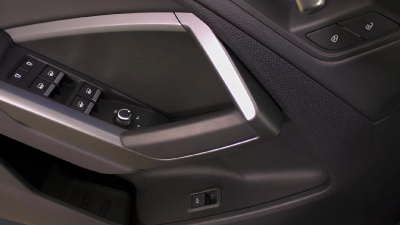 Audi Q3 - AU-U78103 