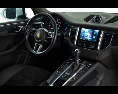 Porsche Macan - AU-U73396 
