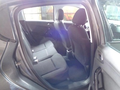 Peugeot 208 - AU-U78136 