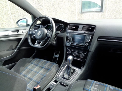 Volkswagen Golf - SE-U76411 