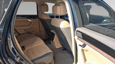 Volkswagen Touareg - AU-U79208 