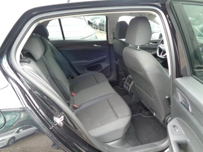 Volkswagen Golf - SE-U76827 