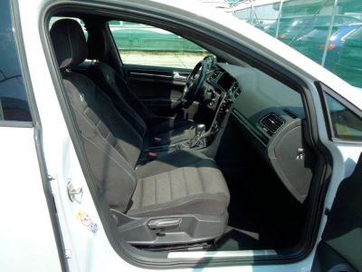 Volkswagen Golf - SE-U76815 