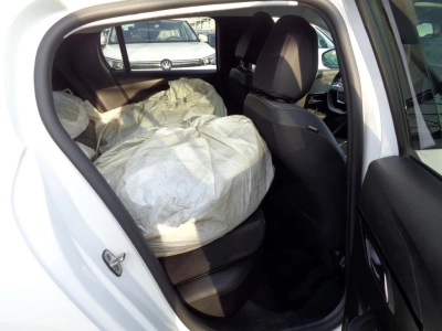 Peugeot 208 - SE-U77312 