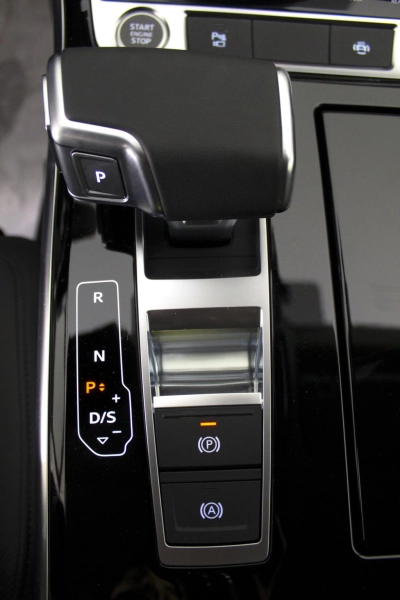 Audi A8 - AU-N181059 