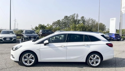 Opel Astra - AU-U77274 