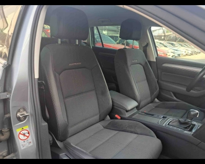 Volkswagen Passat - SE-U76980 