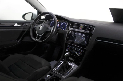 Volkswagen Golf - AU-U77308 