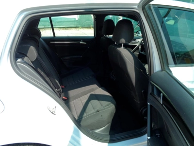 Volkswagen Golf - SE-U76815 