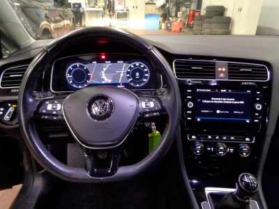 Volkswagen Golf - SE-U77927 