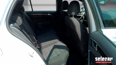 Volkswagen Golf - SE-U76815 