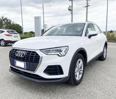 Audi Q3 - AU-U73410 