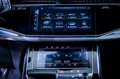 Audi Q8 - AU-U70886 