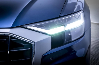 Audi Q8 - AU-U70886 