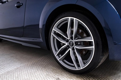 Audi TT - AU-U74084 