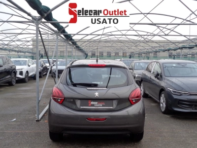 Peugeot 208 - AU-U78136 