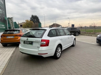 Skoda Octavia - AU-U70999 