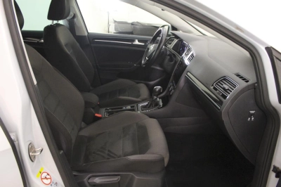 Volkswagen Golf - AU-U77308 