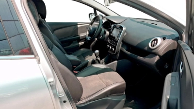 Renault Clio - SE-U77817 
